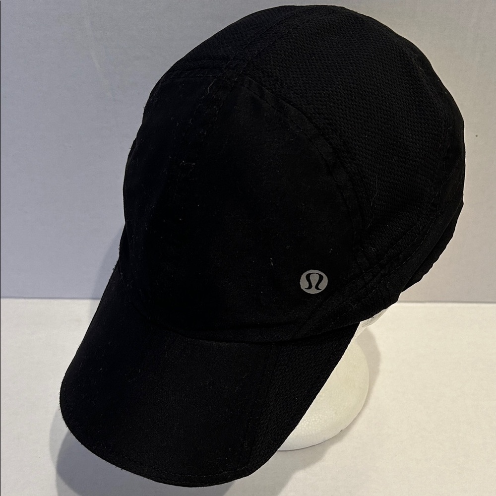 LULULEMON Fast and Free Running Hat
Black